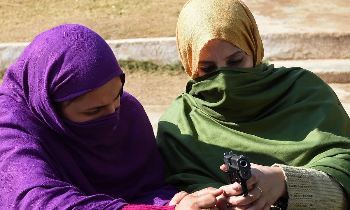 Teachers get gun training after Peshawar massacre